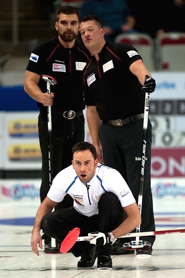 Team Koe’s Ben Hebert – seen here with Matt Wozniak and Team Europe’s David Murdoch – joined Team McEwen at the 2015 World Financial Group Continental Cup in Calgary to fill in for missing lead, Denni Neufeld (CCA/Michael Burns Photo)
