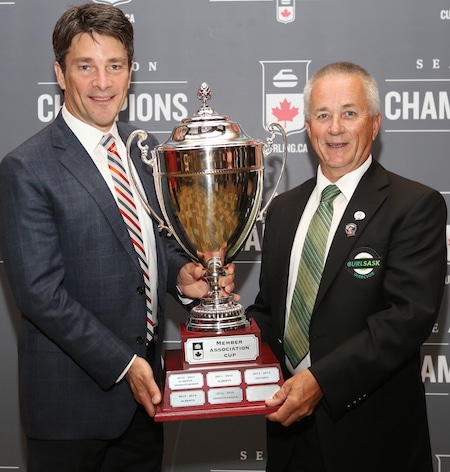 Scott Higgins, TSN curling producer, left, presents the MA Cup, Presented by TSN, to Bob Ziegler of CURLSASK. (Photo, Curling Canada/Neil Valois)