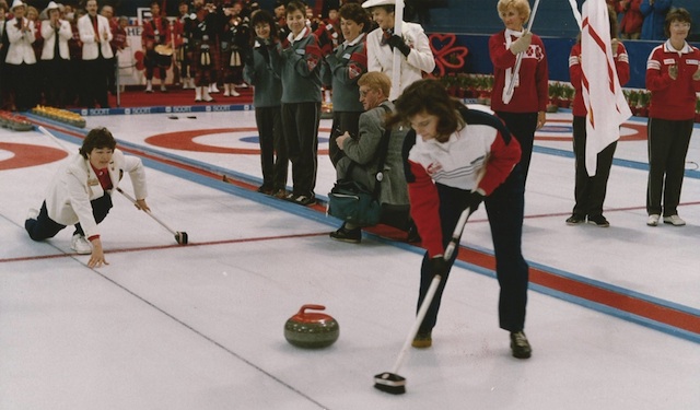 Former CLCA president and CCA Hall of Fame member Marilyn Barraclough throws the ceremonial first rock while Calgary Olympic gold-medallist Linda Moore sweeps at the 1989 Scotties in Kelowna (Photo courtesy Kim Perkins)